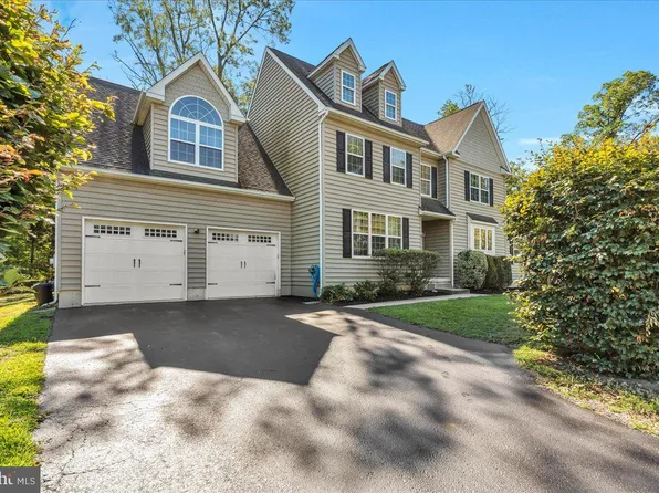 601 8th St, Riverton, NJ 08077