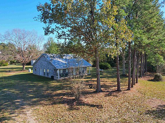 3rd image of 102 Temple Ln