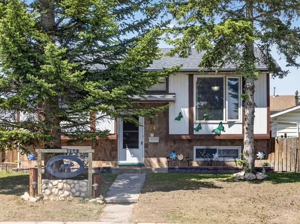 124 SE Falchurch Cres NE, Calgary, AB T3J 1K1