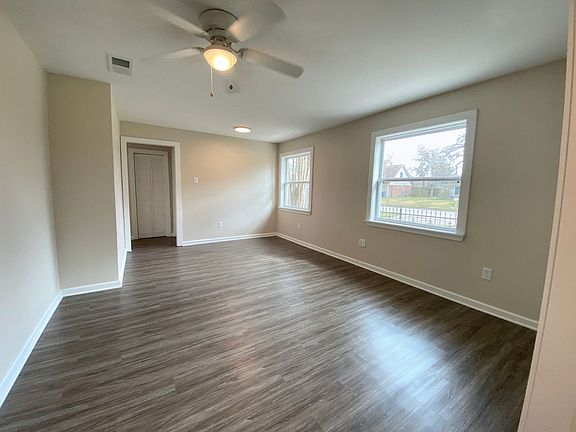 3rd image of 422 Wisteria St