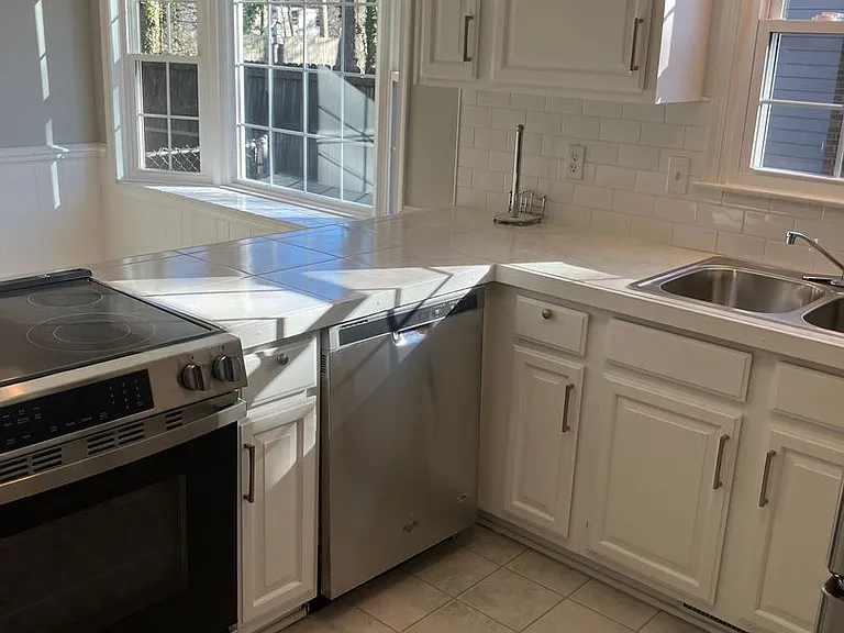 1018 Jefferson Rd — Photo 6