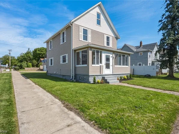 401 7th St, Fairport Harbor, OH 44077