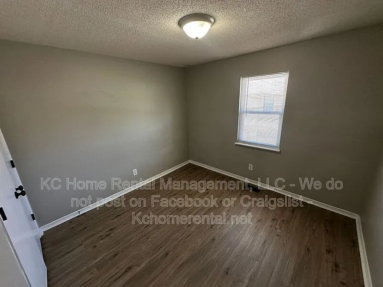 6337 N Wyandotte St — Photo 13