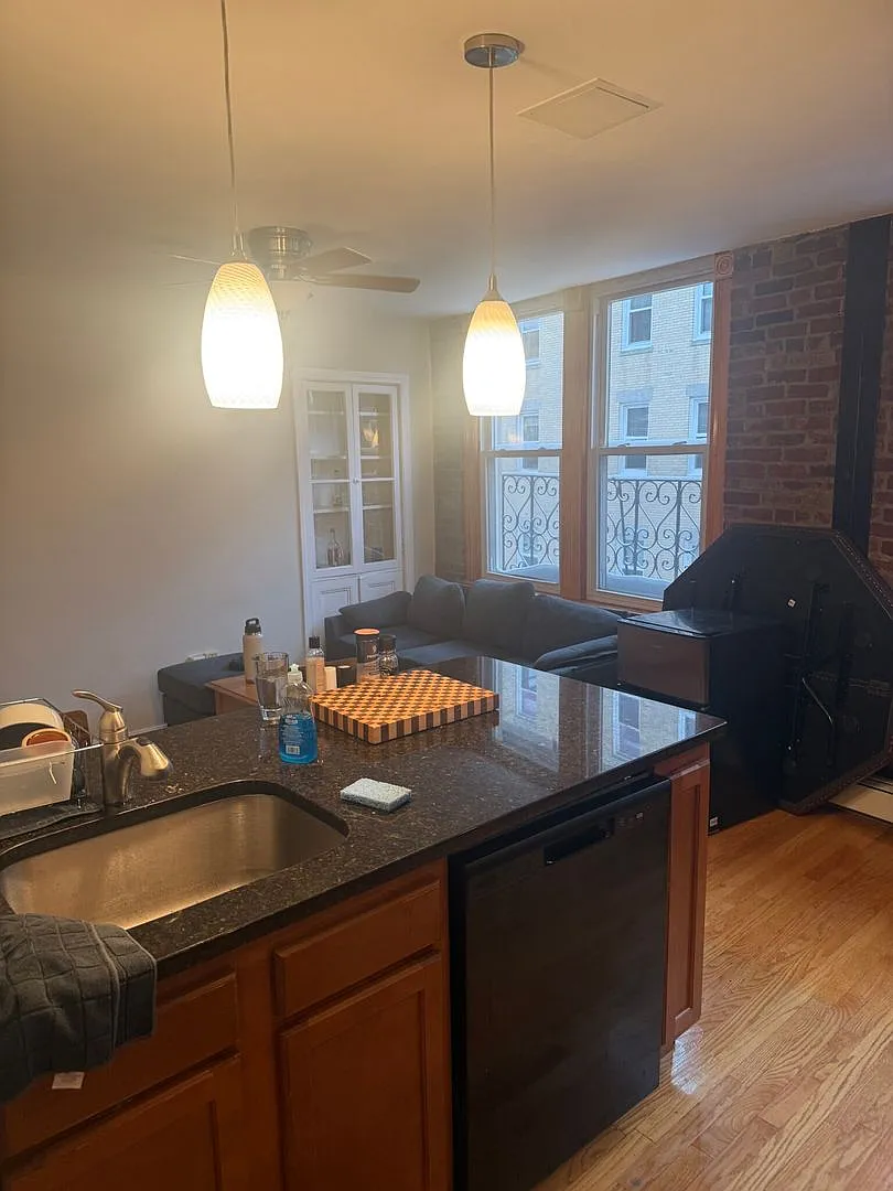 Check out this 2 bed in the North End... — Photo 4