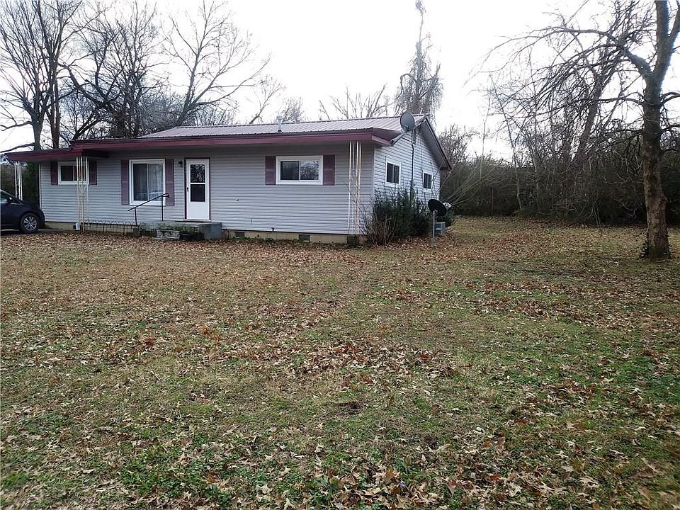 1st image of 220 E Garland St