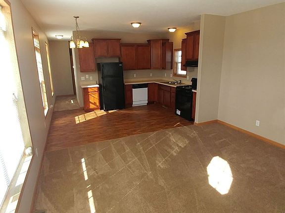 4th image of 62 Cherry Ln