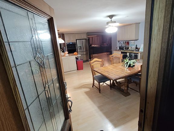 3rd image of 9560 Emerald Dr SE