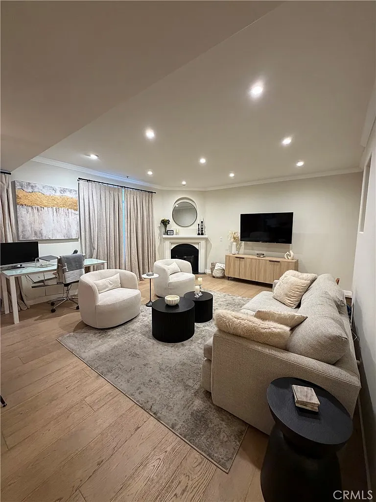 2 bed, 2.5 bath, 1412 sqft, $3,950 — Photo 3
