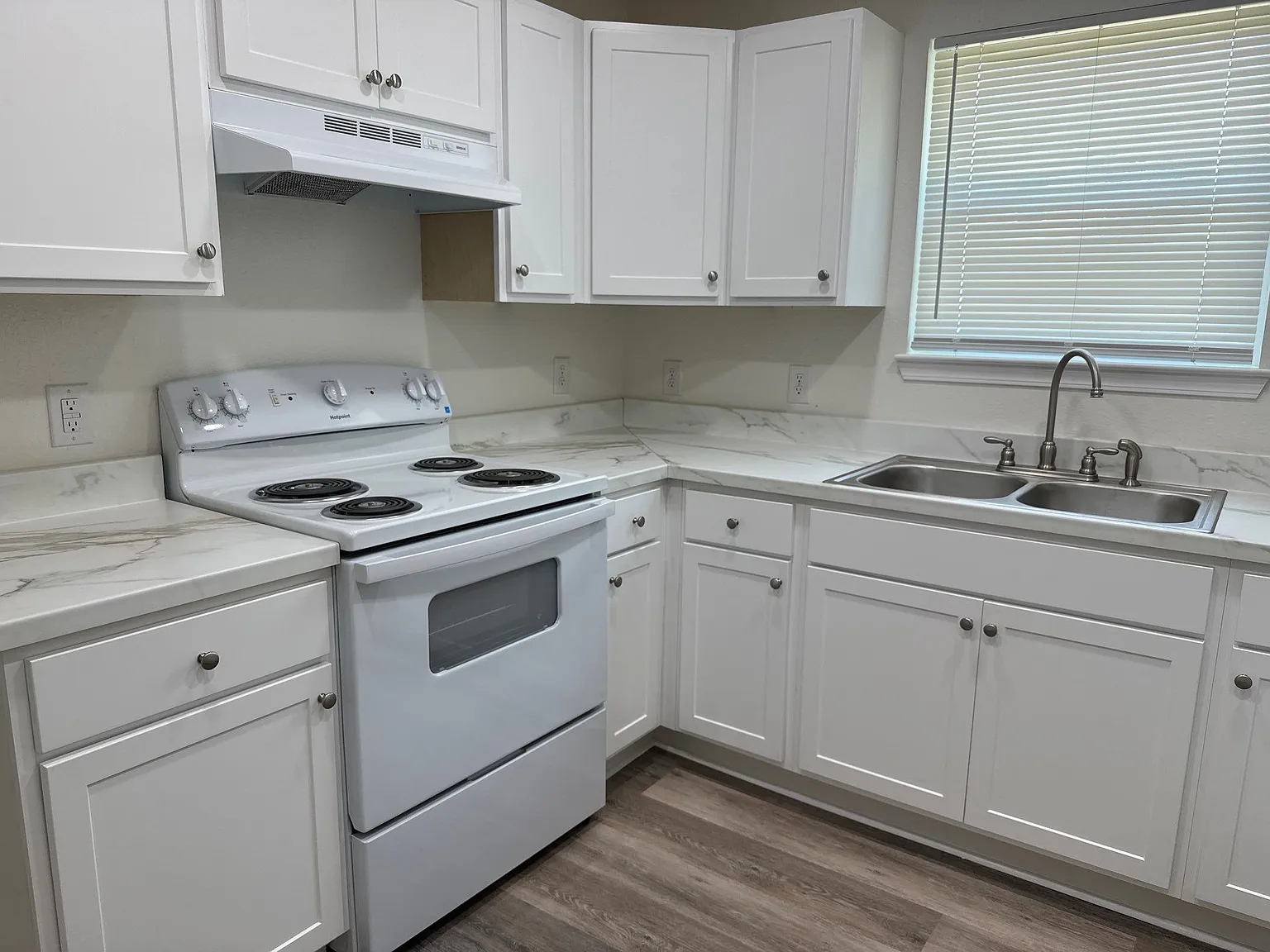 2 bed, 1002 sqft, $1,250 — Photo 2