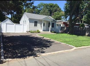 5 9th Ave, Huntington Station, NY 11746