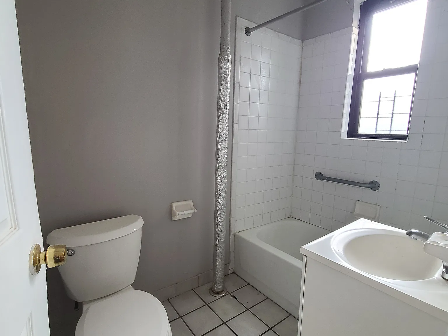 Studio, 300 sqft, $1,915 — Photo 4