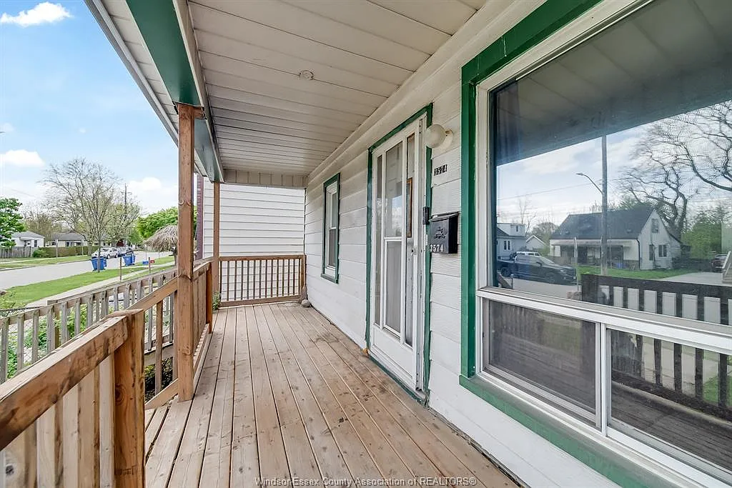 3 bed, $1,500 — Photo 2