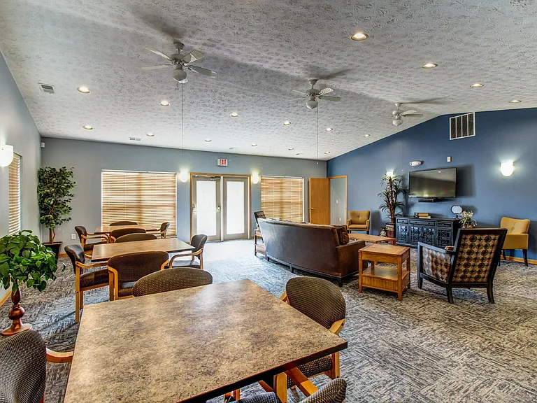Riverbend Apartments — Photo 11
