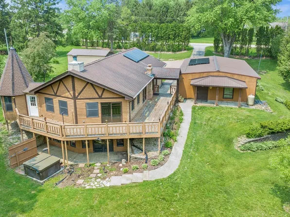 1373 W Mud Creek Rd, Oregon, IL 61061