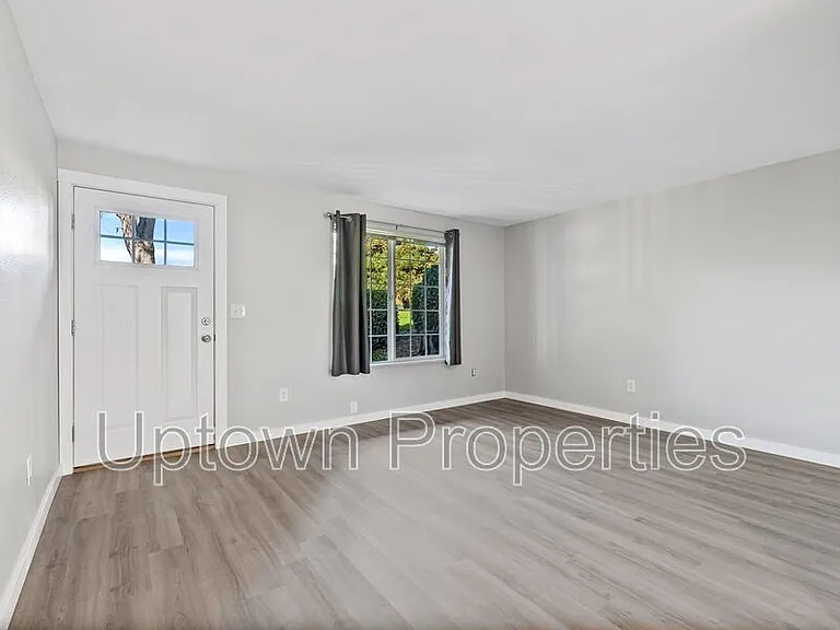 6822 N Richmond Ave — Photo 4