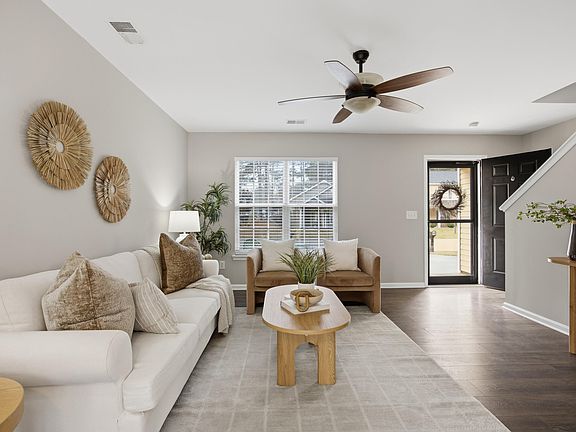 5th image of 100 Bainsbury Ln