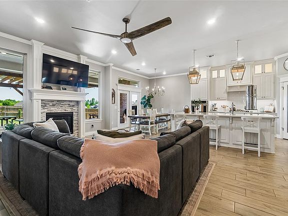 5th image of 3016 Drake Crest Dr