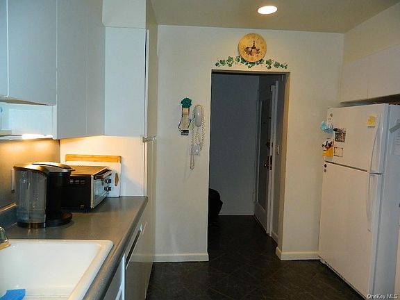 5th image of 691 Hillside Ave APT C