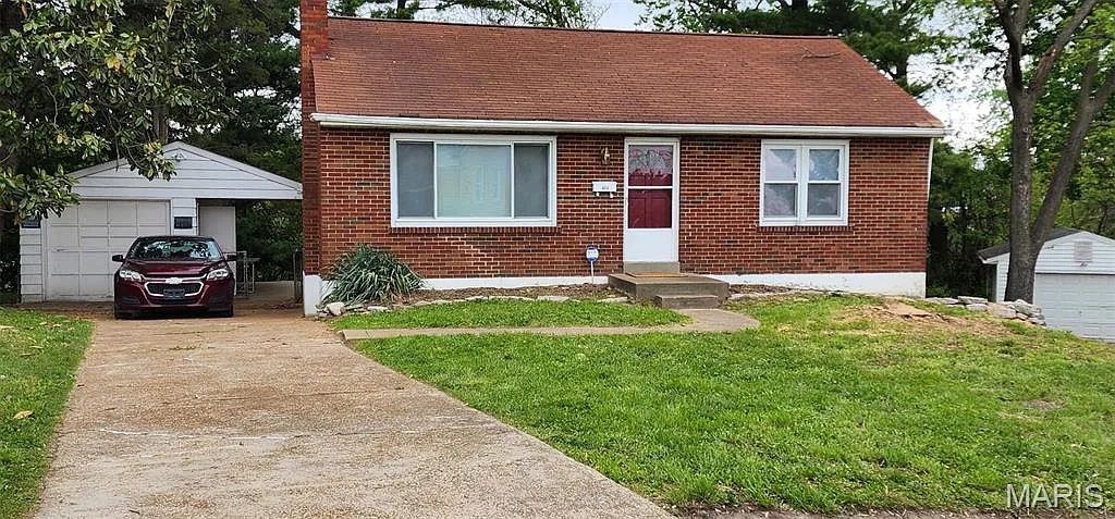 823 Fontaine Pl photo 1