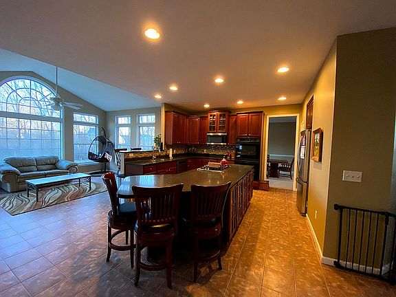 3rd image of 16291 Selby Cir