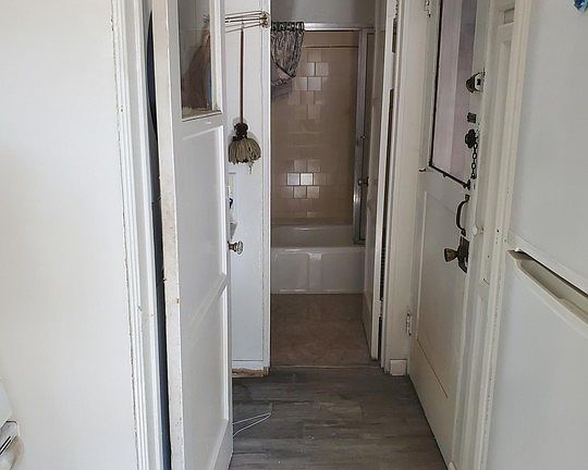 5th image of 743 W 107th St