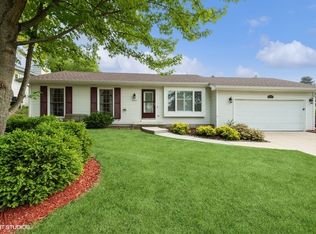5307 W Greenbrier Dr, McHenry, IL 60050