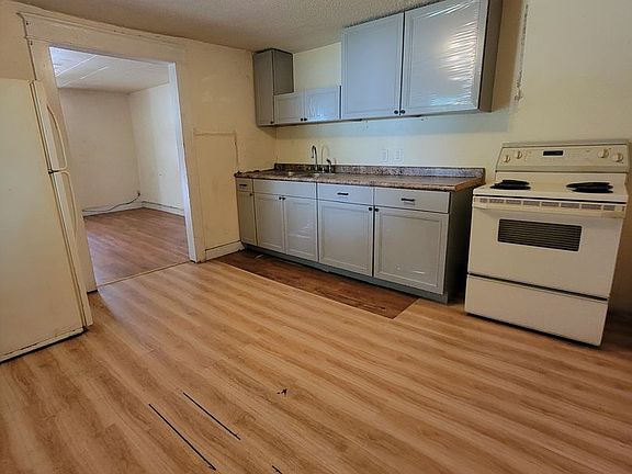 3rd image of 1011 W Elm Arc