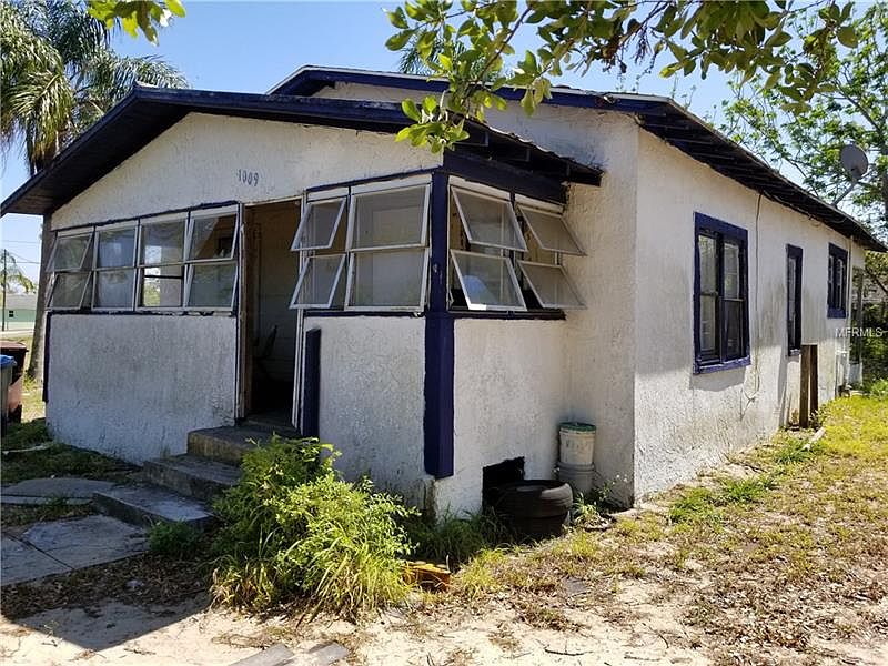 1st image of 1009 Avenue B