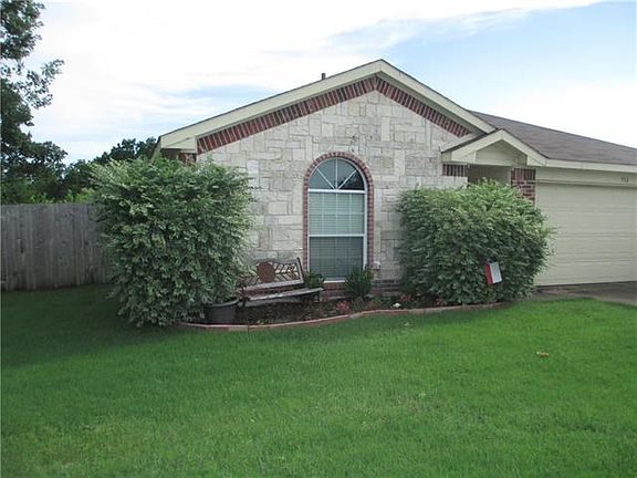 2nd image of 916 Creekview Dr