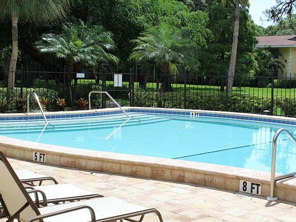 4th image of 936 La Costa Cir Unit 6