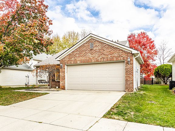 3rd image of 35 Ashwood Cir