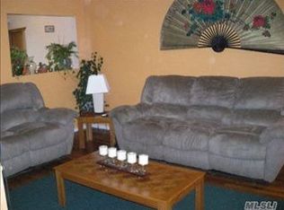 406 17th St, West Babylon, NY 11704