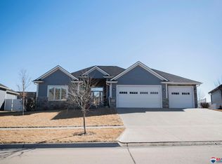 6310 Rim Rock Rd, Lincoln, NE 68526