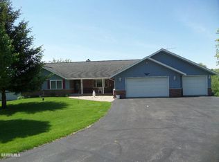 26-29 Westwood Ct, Lanark, IL 61046