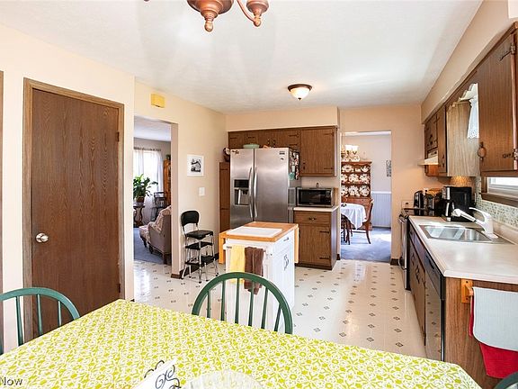 4th image of 22419 Jonathan Dr