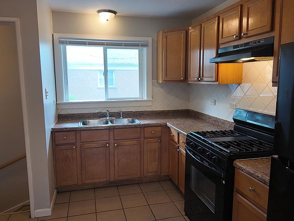 5th image of 15965 Debbie Ln