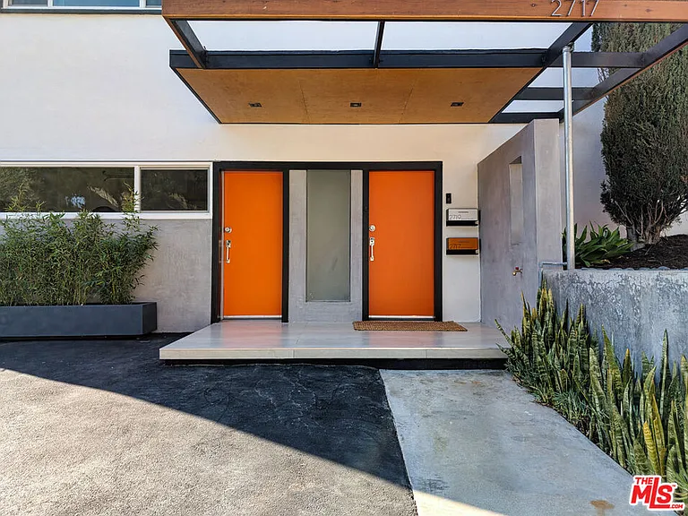 2717 Lytelle Pl — Photo 2