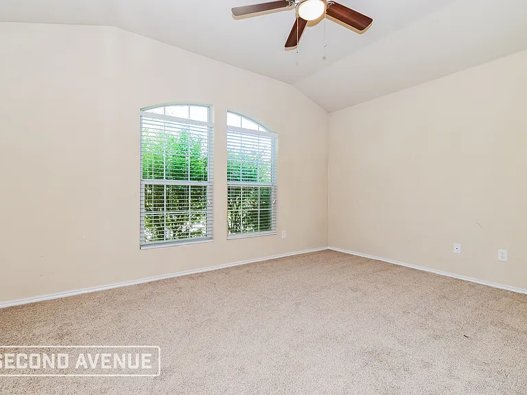 436 Grant Ln — Photo 16