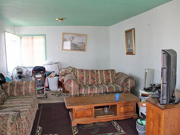 5th image of 3811 Superior St