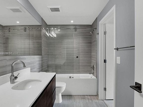 5th image of 301 Altara Ave #725