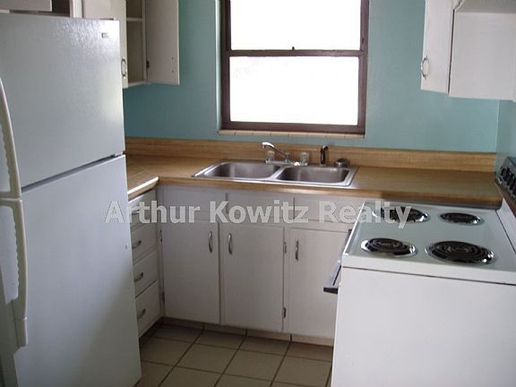 5th image of 1312 Hillcrest Dr
