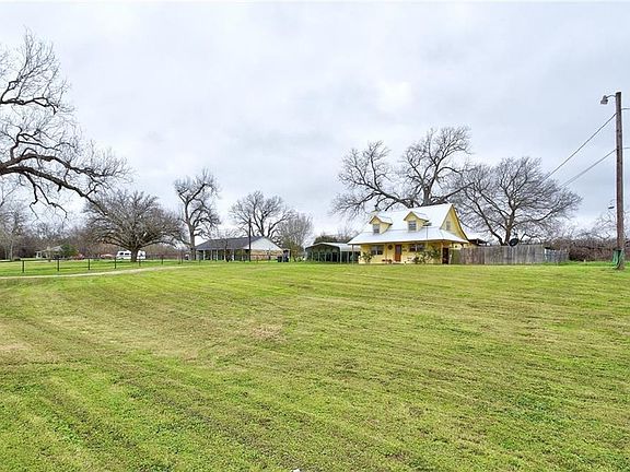 4th image of 1502 Pecan Shores Dr