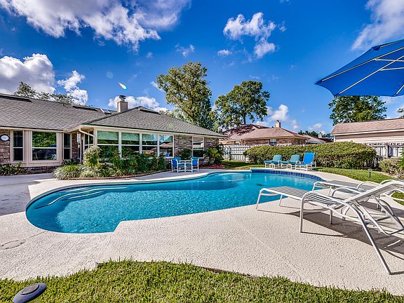 4th image of 944 Lakeridge Dr