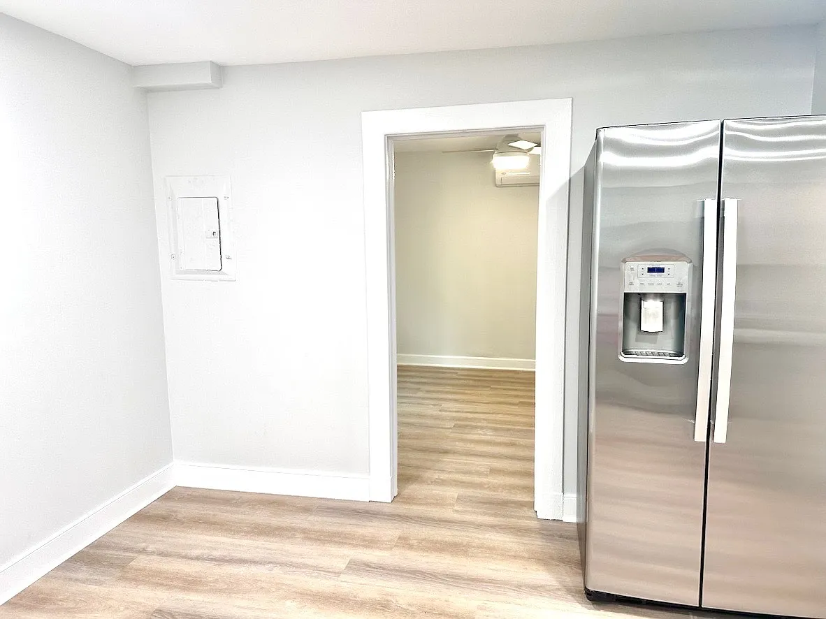 405 Elliott Avenue - Unit B - B — Photo 3