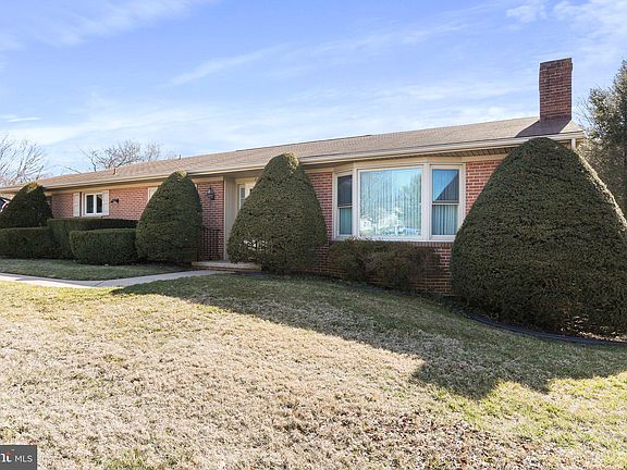 3rd image of 84 N Edgewood Dr