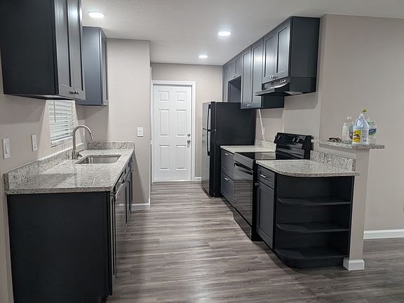 4th image of 26 W Spruce St
