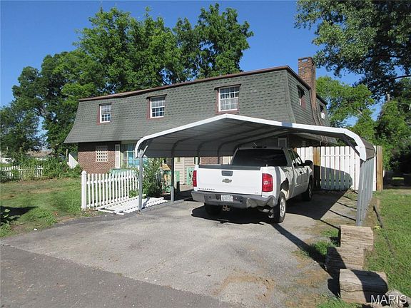 2nd image of 411 Elm St