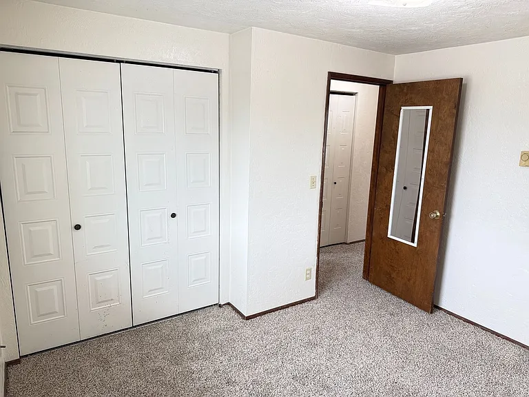 165 SW Kalmia St. — Photo 15