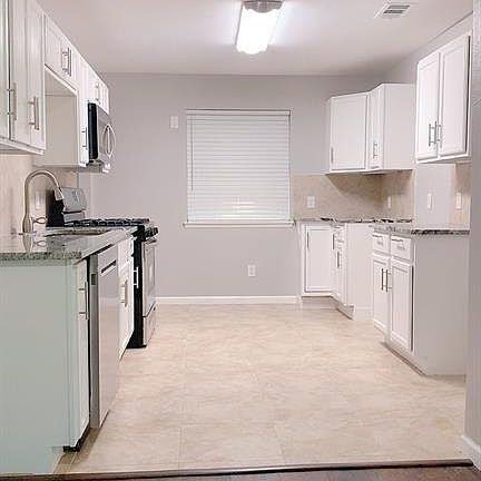 3rd image of 1039 Fairmeadows Cir