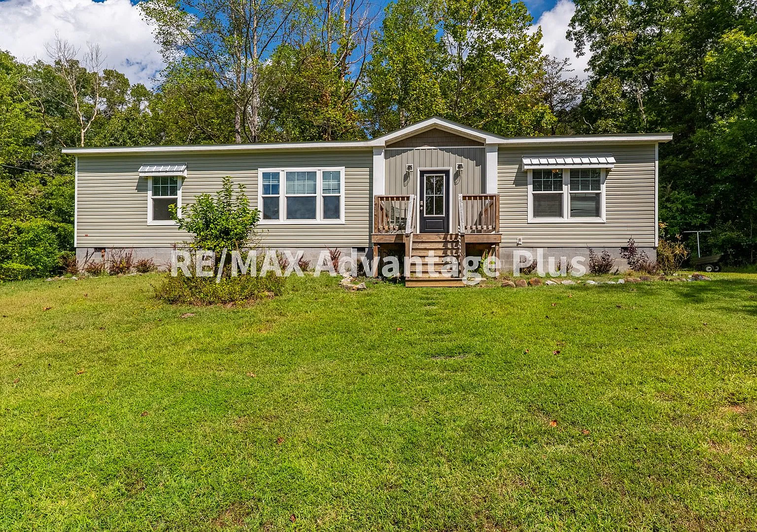 Modern Home Just Minutes to Farmville — Photo 1